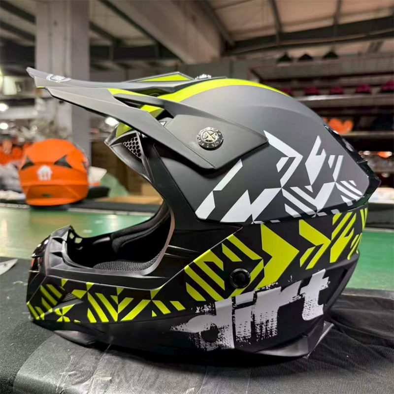 Youth Cross helmet for Four wheel quad ATV with ECE 22.06 Youth Cross helmet for Four wheel quad ATV with ECE 22.06