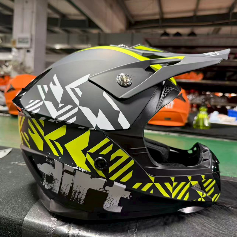 Youth Cross helmet for Four wheel quad ATV with ECE 22.06 Youth Cross helmet for Four wheel quad ATV with ECE 22.06